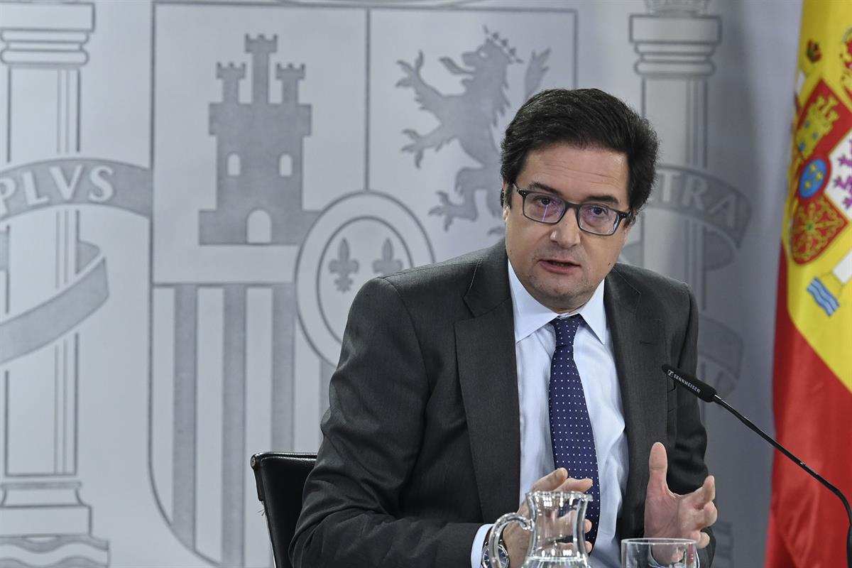 2/12/2025. Rueda de prensa tras el Consejo de Ministros: Óscar López y Pilar Alegría. El ministro para la Transformación Digital y de la Fun...