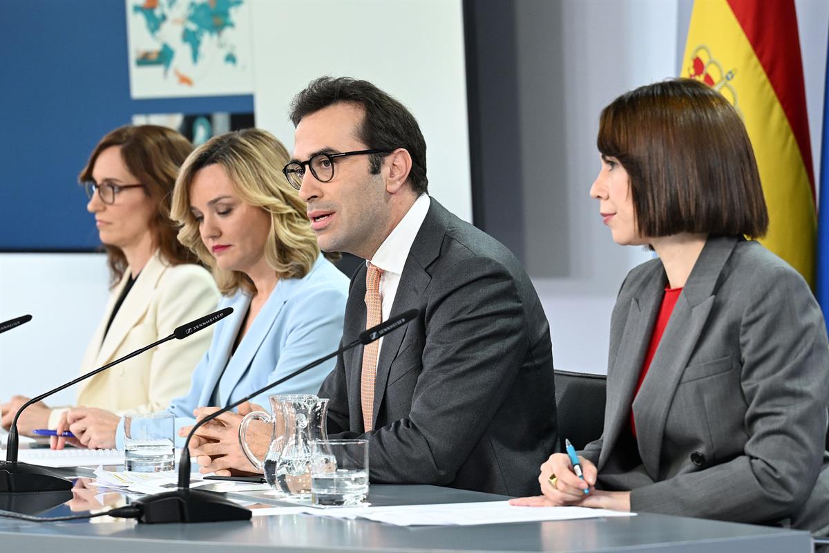 8/04/2025. Rueda de prensa tras el Consejo de Ministros: Mónica García, Pilar Alegría, Carlos Cuerpo y Diana Morant. Las ministras de Sanida...