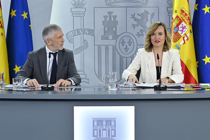 El ministro del Interior y la portavoz del Gobierno, durante la rueda de prensa posterior al Consejo de Ministros