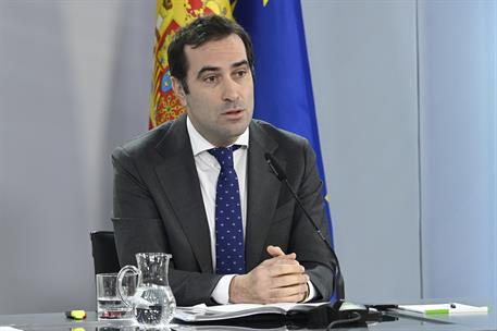 9/12/2025. Rueda de prensa tras el Consejo de Ministros: Mónica García, Pilar Alegría y Carlos Cuerpo. El ministro de Economía, Comercio y E...