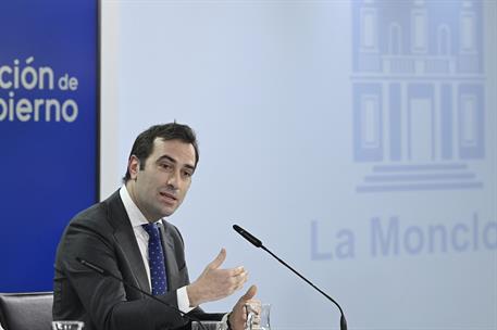 9/12/2025. Rueda de prensa tras el Consejo de Ministros: Mónica García, Pilar Alegría y Carlos Cuerpo. El ministro de Economía, Comercio y E...