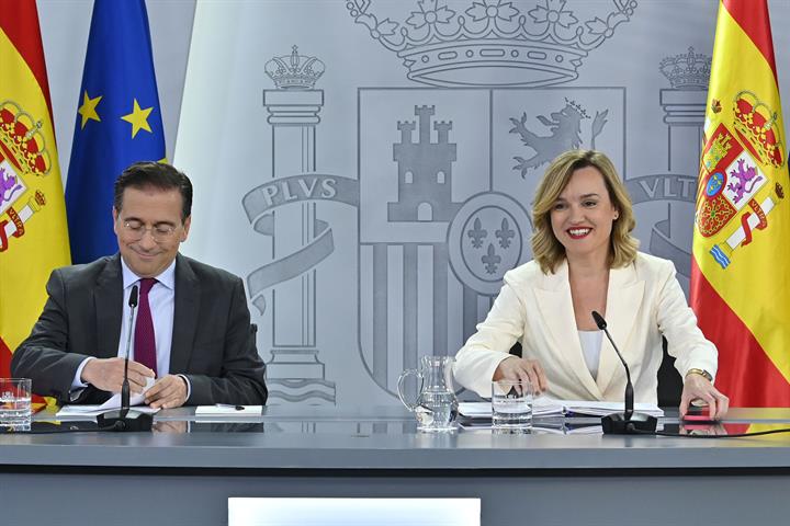 Los ministros en la rueda de prensa