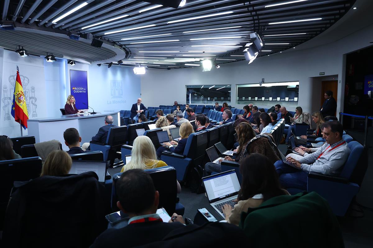 11/11/2025. Rueda de prensa tras el Consejo de Ministros: Pilar Alegría. La ministra de Educación y Formación Profesional y Deportes, y port...