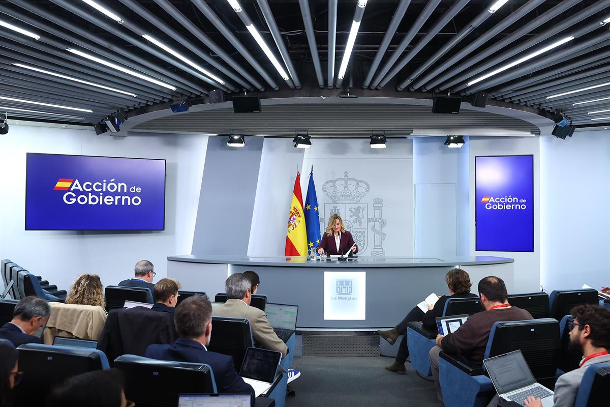 11/11/2025. Rueda de prensa tras el Consejo de Ministros: Pilar Alegría. La ministra de Educación, Formación Profesional y Deportes, y porta...