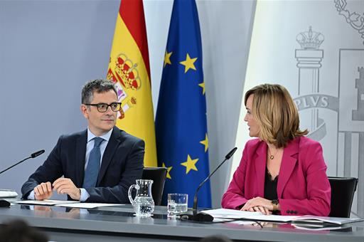 Félix Bolaños y Pilar Alegría durante la rueda de prensa posterior al Consejo de Ministros