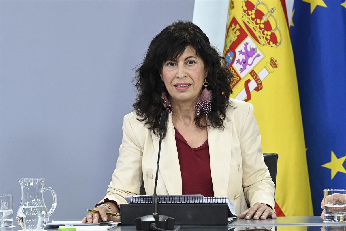 14/10/2025. Rueda de prensa tras el Consejo de Ministros: Redondo. La ministra de Igualdad, Ana Redondo, durante la rueda de prensa posterio...