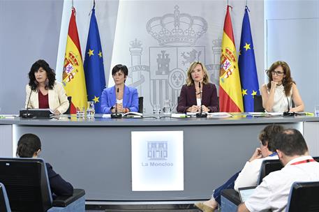 14/10/2025. Rueda de prensa tras el Consejo de Ministros: Redondo, Rodríguez, Alegría y García. Las ministras de Igualdad, Ana Redondo; Vivi...