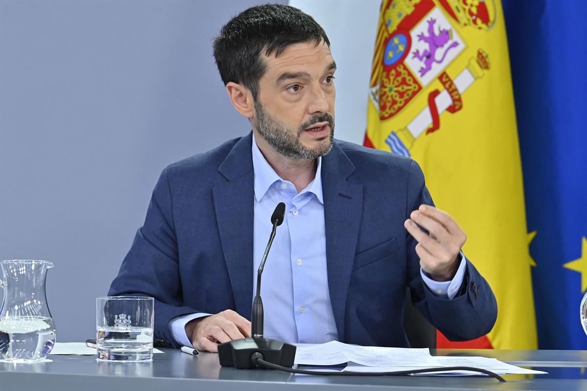 El ministro de Derechos Sociales, Consumo y Agenda 2030, Pablo Bustinduy, en la rueda de prensa tras el Consejo de Ministros