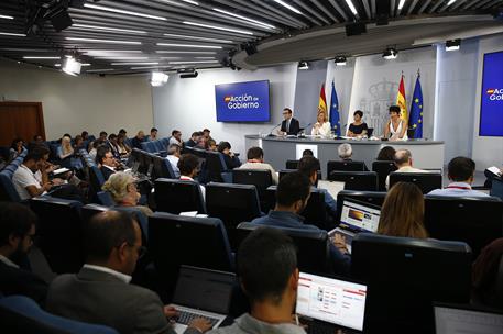 16/09/2025. Rueda de prensa tras el Consejo de Ministros: Carlos Cuerpo, Pilar Alegría, Isabel Rodríguez y Elma Saiz. El ministro Carlos Cue...