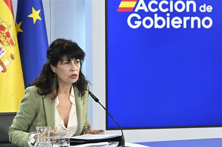 16/12/2025. Rueda de prensa tras el Consejo de Ministros: Diana Morant, Pilar Alegría y Ana Redondo. La ministra de Igualdad, Ana Redondo, d...