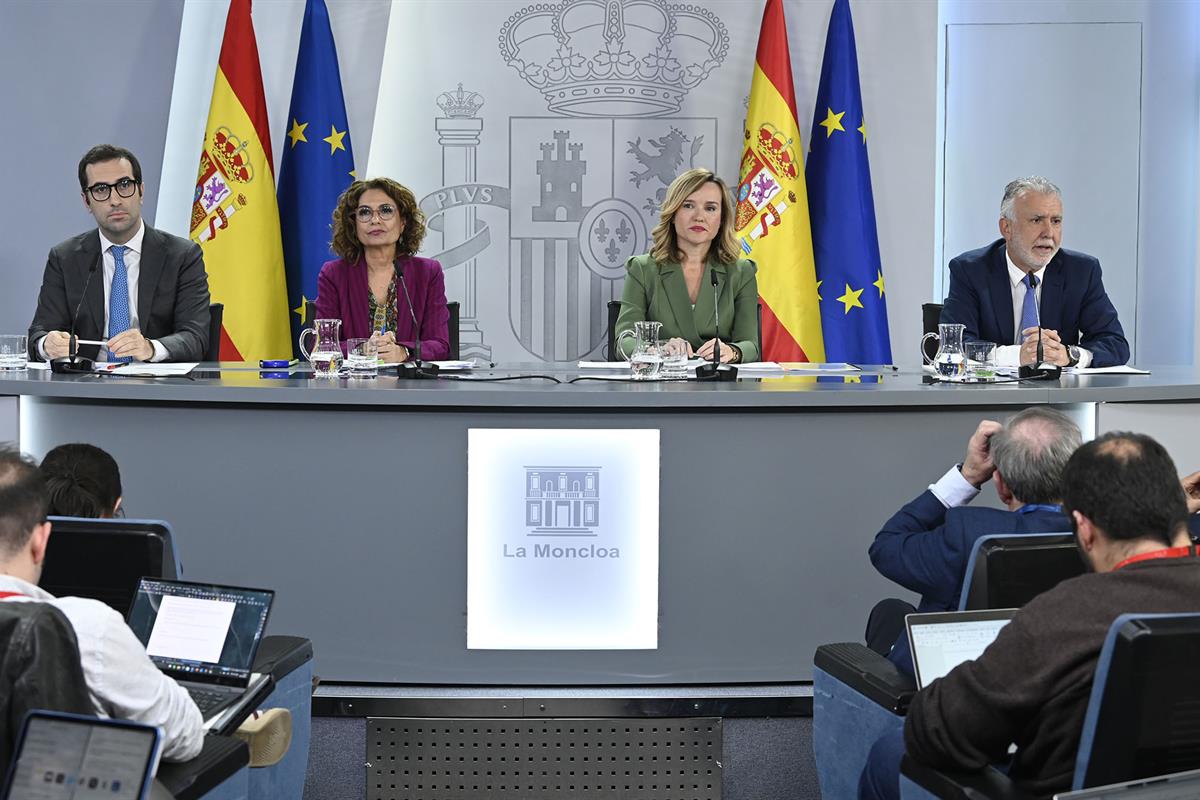 18/11/2025. Rueda de prensa tras el Consejo de Ministros: Carlos Cuerpo, María Jesús Montero, Pilar Alegría y Ángel Víctor Torres. El minist...