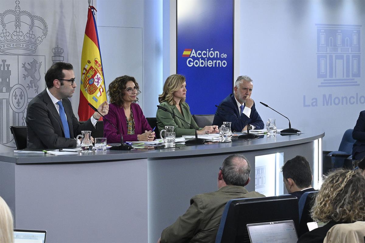 18/11/2025. Rueda de prensa tras el Consejo de Ministros: Carlos Cuerpo, María Jesús Montero, Pilar Alegría y Ángel Víctor Torres. El minist...
