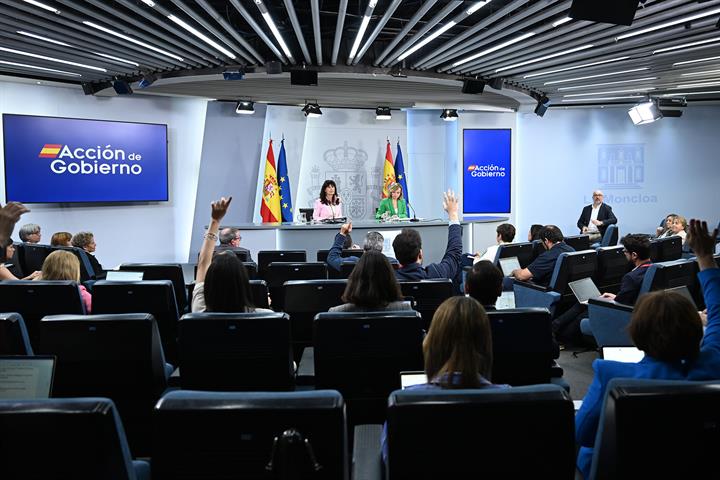 Las ministras en rueda de prensa