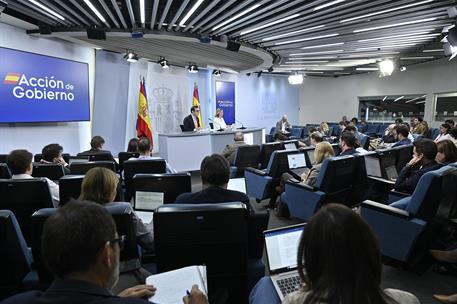 23/09/2025. Rueda de prensa tras el Consejo de Ministros: Carlos Cuerpo, Pilar Alegría. El ministro de Economía, Comercio y Empresa, Carlos ...