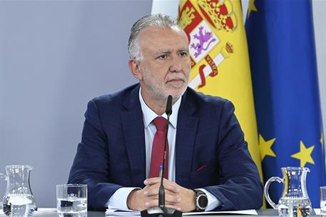 25/11/2025. Rueda de prensa tras el Consejo de Ministros: Ángel Víctor Torres, Yolanda Díaz, Pilar Alegría y Félix Bolaños. El ministro de P...