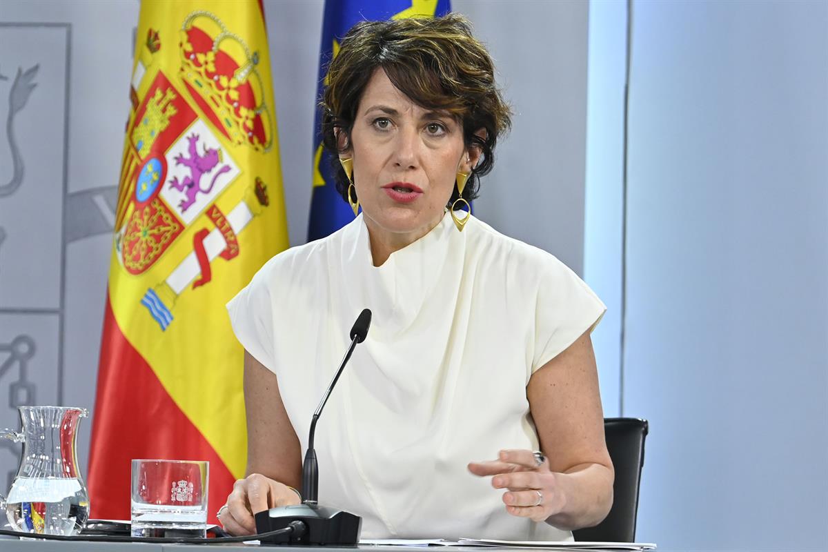 La ministra de Inclusión, Seguridad Social y Migraciones, Elma Saiz, en la rueda de prensa tras el Consejo de Ministros