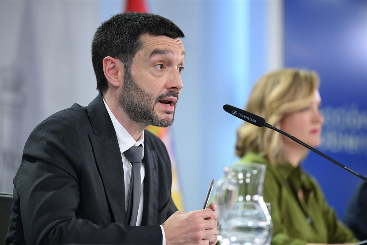 El ministro de Derechos Sociales, Consumo y Agenda 2030, Pablo Bustinduy, en la rueda de prensa posterior al Consejo de Ministro