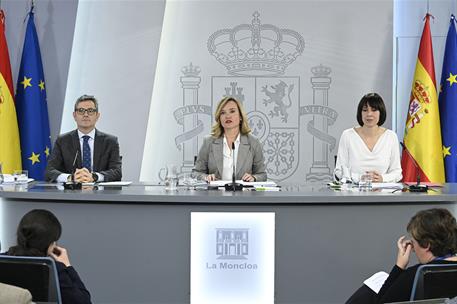 28/10/2025. Rueda de prensa tras el Consejo de Ministros: Félix Bolaños, Pilar Alegría y Diana Morant. El ministro de la Presidencia, Justic...