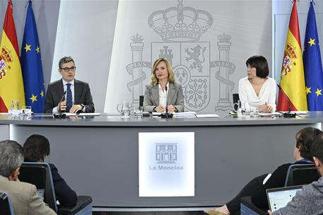 28/10/2025. Rueda de prensa tras el Consejo de Ministros: Félix Bolaños, Pilar Alegría y Diana Morant. El ministro Félix Bolaños, junto a la...