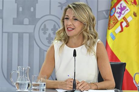 29/07/2025. Rueda de prensa tras el Consejo de Ministros: Oscar Puente, Pilar Alegría, Yolanda Díaz y Óscar López. La ministra de Trabajo y ...
