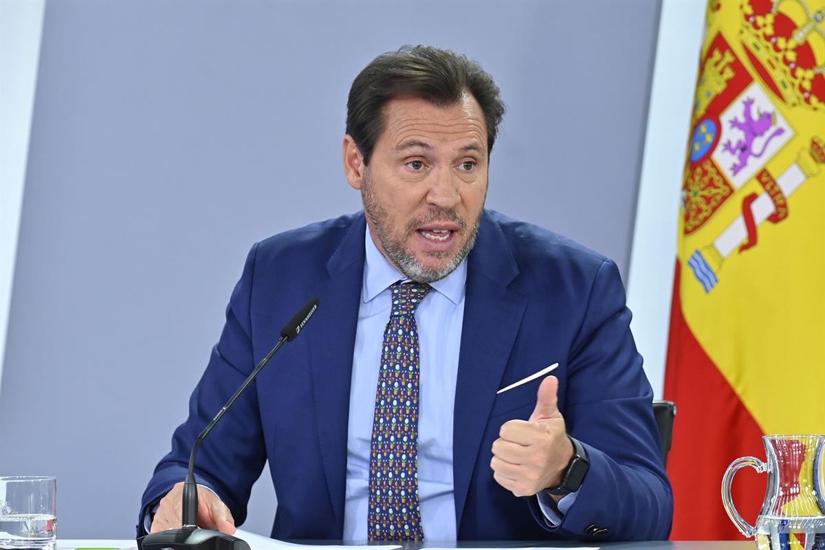El ministro de Transportes y Movilidad Sostenible, Oscar Puente, en la rueda de prensa tras el Consejo de Ministros. 