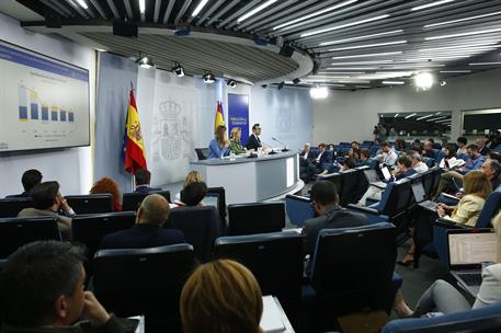 30/04/2025. Rueda de prensa tras el Consejo de Ministros extraordinario: Sara Aagesen, Pilar Alegría y Carlos Cuerpo. La vicepresidenta terc...