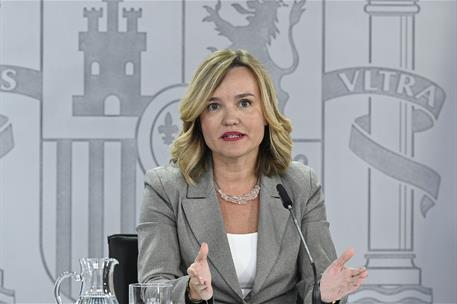 30/09/2025. Rueda de prensa tras el Consejo de Ministros: Ángel Víctor Torres, Pilar Alegría, y Ana Redondo. La ministra de Educación, Forma...