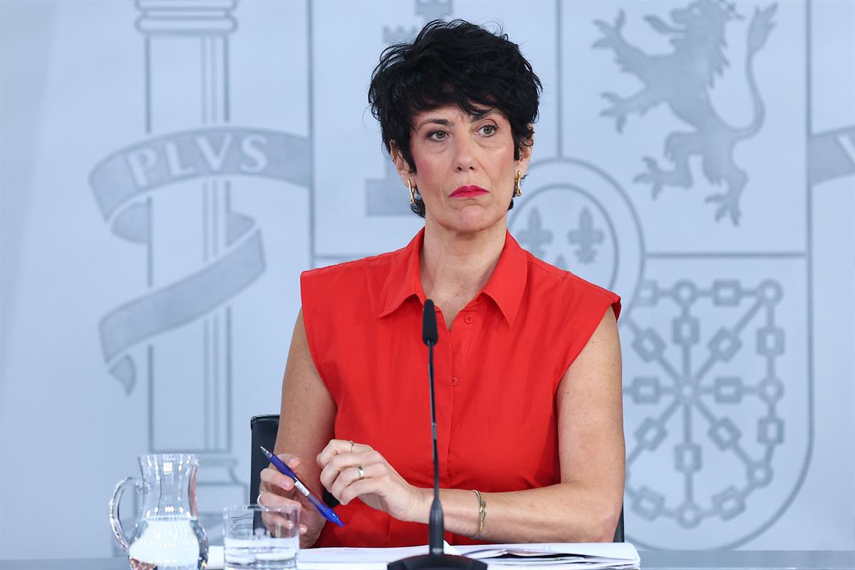 1/09/2026. La ministra portavoz, Elma Saiz, durante la rueda de prensa. La ministra de Inclusión, Seguridad Social y Migraciones, y portavoz...