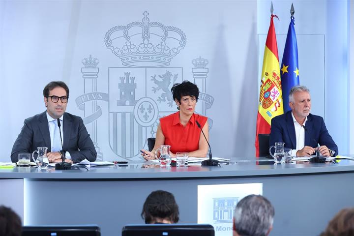 Carlos Cuerpo, Elma Saiz y Ángel Víctor Torres durante la rueda de prensa tras el Consejo de Ministros