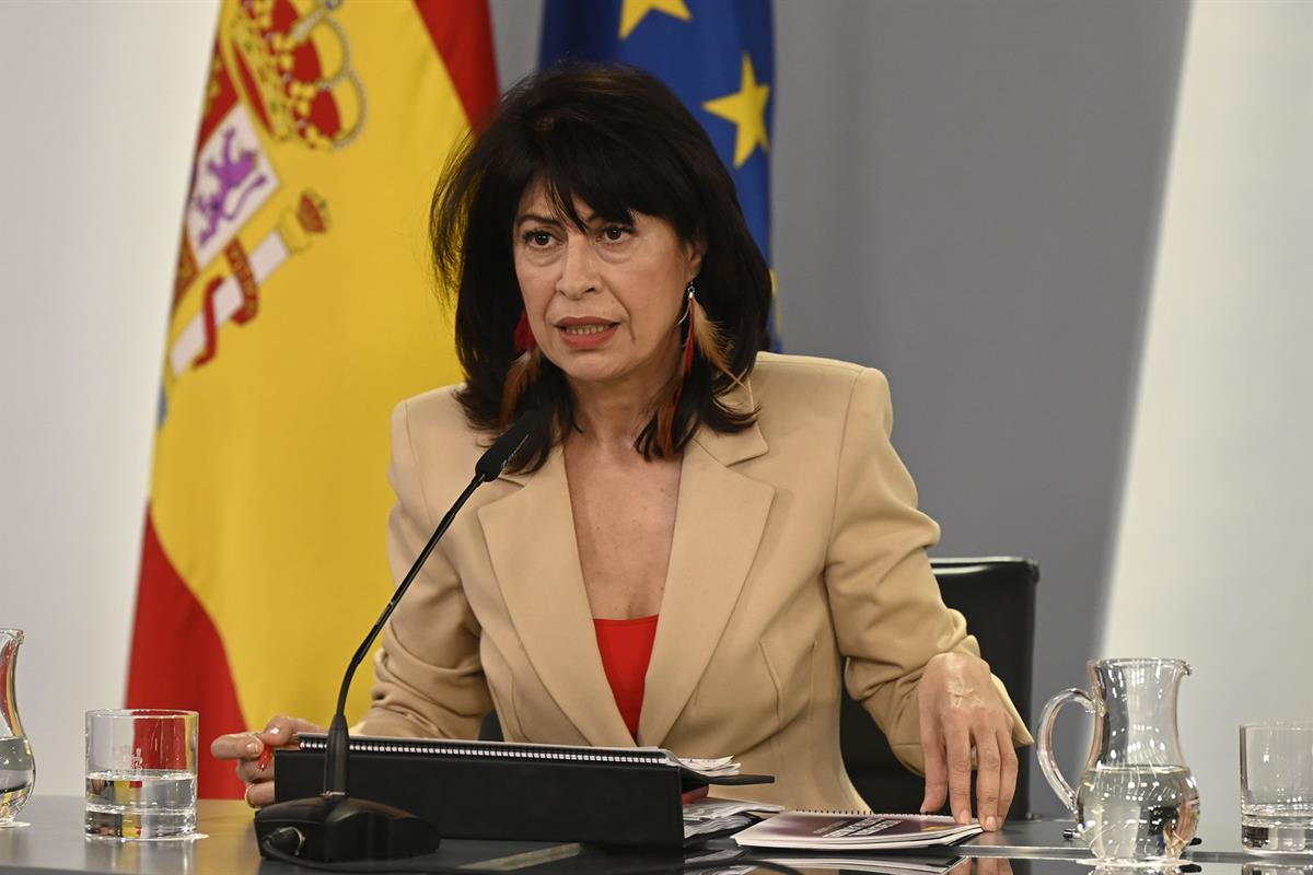 3/03/2026. Rueda de prensa tras el Consejo de Ministros: Ana Redondo, Yolanda Díaz, Elma Saiz y José Manuel Albares. La ministra de Igualdad...