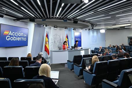 7/04/2026. Rueda de prensa tras el Consejo de Ministros: Ana Redondo y Elma Saiz. La ministra de Igualdad, Ana Redondo, y la ministra de Inc...