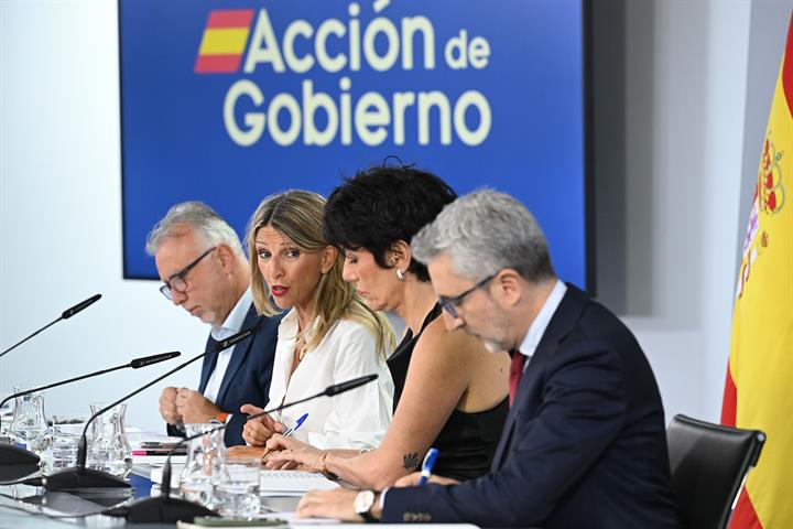 Los ministros Torres, Díaz, Saiz y España, en la rueda de prensa tras el Consejo de Ministros