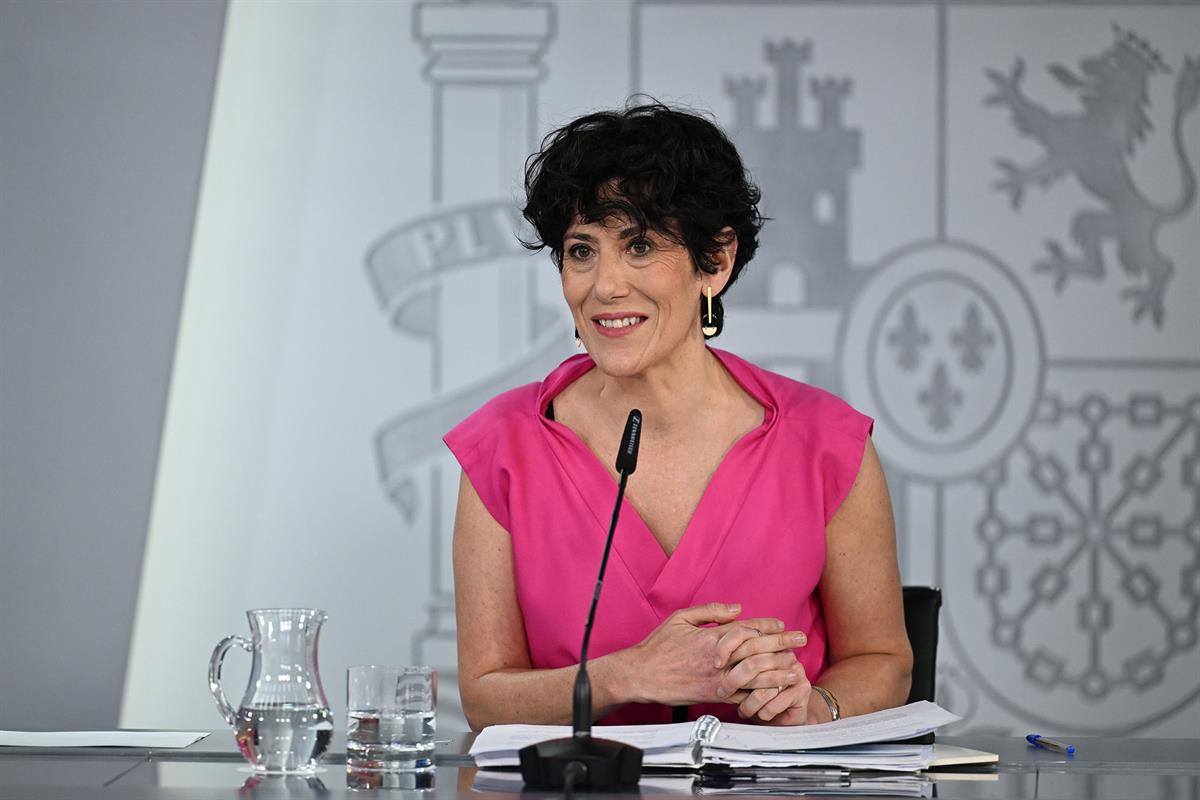 La ministra de Inclusi&oacute;n, Seguridad Social y Migraciones, Elma Saiz, durante la rueda de prensa tras el Consejo de Ministros