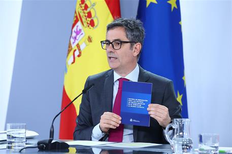 14/04/2026. Consejo de Ministros: Bolaños. El ministro de la Presidencia, Justicia y Relaciones con las Cortes, Félix Bolaños, durante la ru...