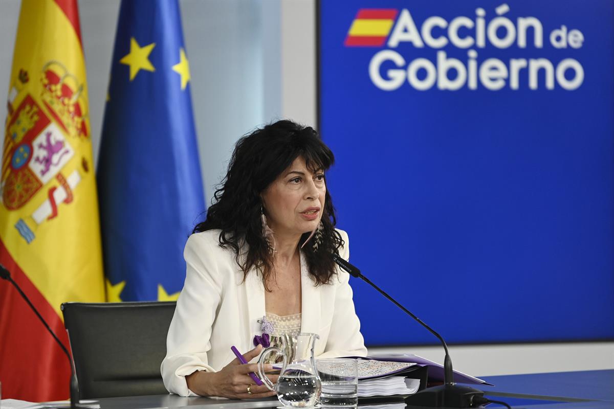 La ministra de Igualdad, Ana Redondo, en la rueda de prensa tras el Consejo de Ministros