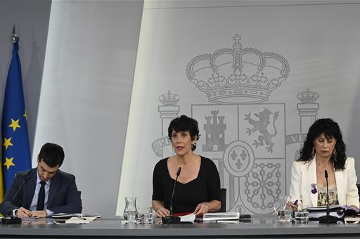 14/07/2026. Rueda de prensa tras el Consejo de Ministros. El ministro de Derechos Sociales, Consumo y Agenda 2030, Pablo Bustinduy, la minis...
