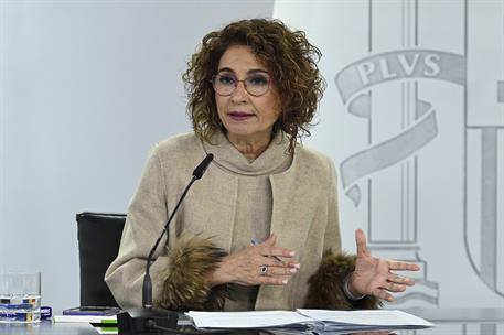 17/02/2026. Rueda de prensa tras el Consejo de Ministros: María Jesús Montero, Elma Saiz y Yolanda Díaz. La vicepresidenta primera y ministr...