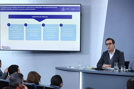 17/03/2026. Rueda de prensa tras el Consejo de Ministros: Carlos Cuerpo. El ministro de Economía, Comercio y Empresa, Carlos Cuerpo, durante...