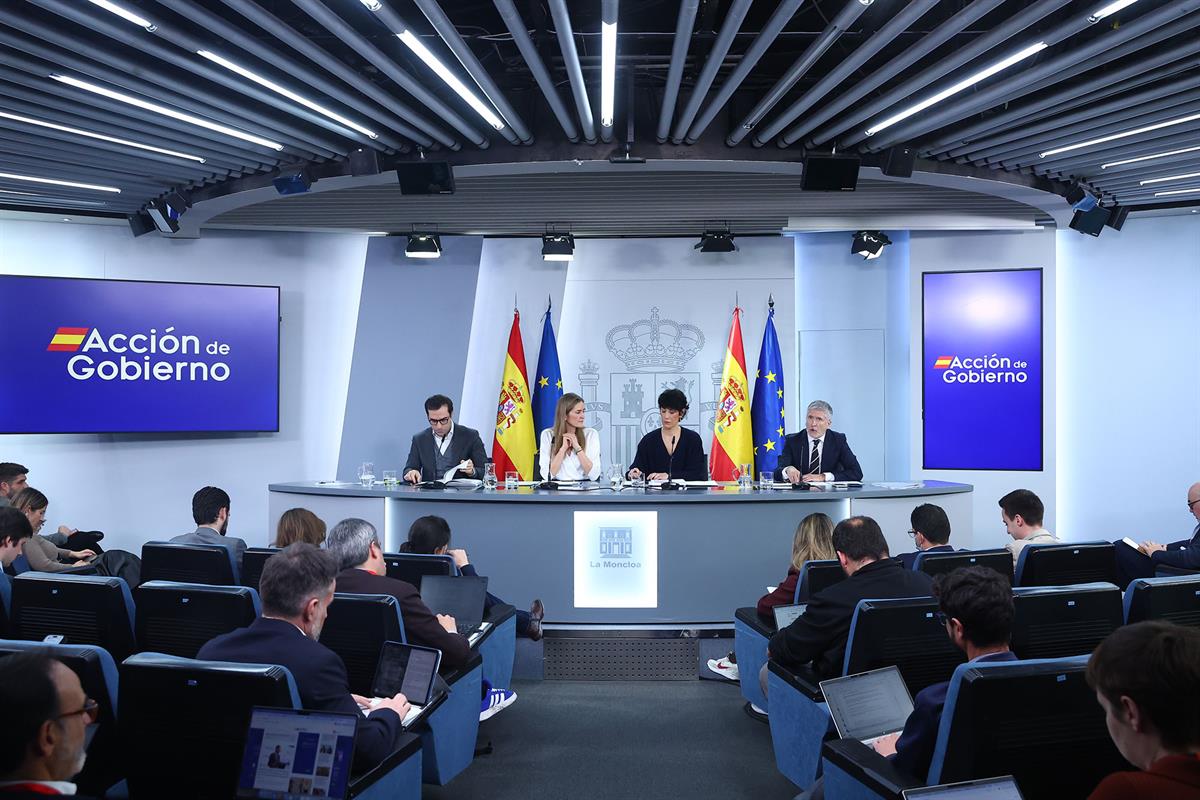 17/03/2026. Rueda de prensa tras el Consejo de Ministros: Cuerpo, Aagesen, Saiz, Grande-Marlaska. Los ministros Carlos Cuerpo, Sara Aagesen,...