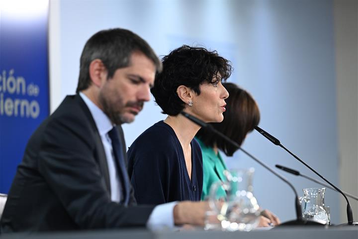 19/05/2026. Rueda de prensa tras el Consejo. El ministro de Cultura, Ernest Urtasun, la ministra de Inclusión, Seguridad Social y Migracione...
