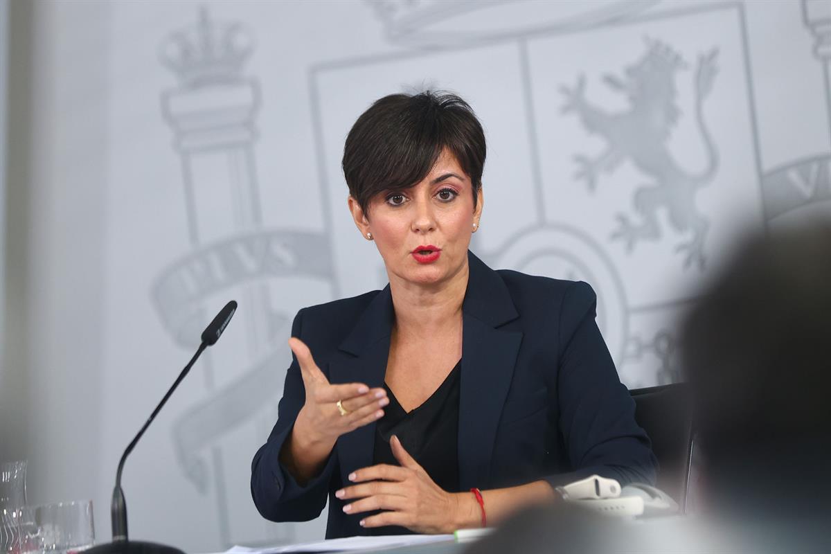La ministra de Vivienda y Agenda Urbana, Isabel Rodr&iacute;guez, durante la rueda de prensa