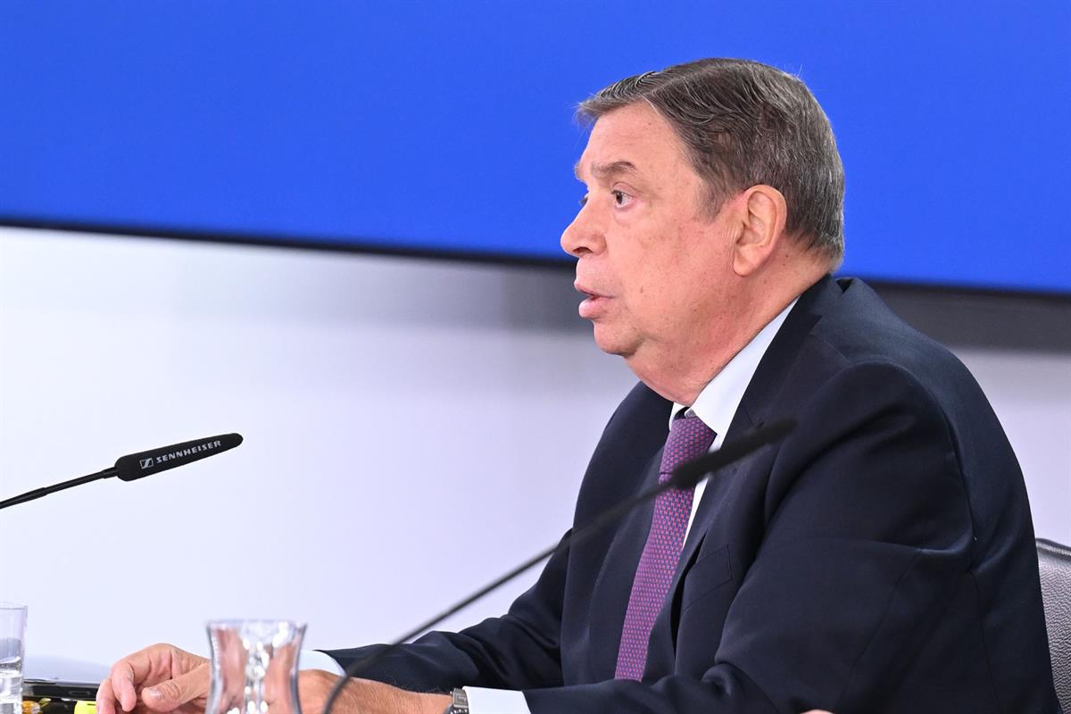 El ministro de Agricultura, Pesca y Alimentaci&oacute;n, Luis Planas, durante la rueda de prensa