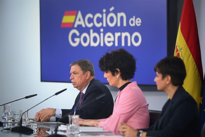 20/10/2026. Rueda de prensa tras el Consejo de Ministros. El ministro de Agricultura, Pesca y Alimentación, Luis Planas, la ministra de Incl...