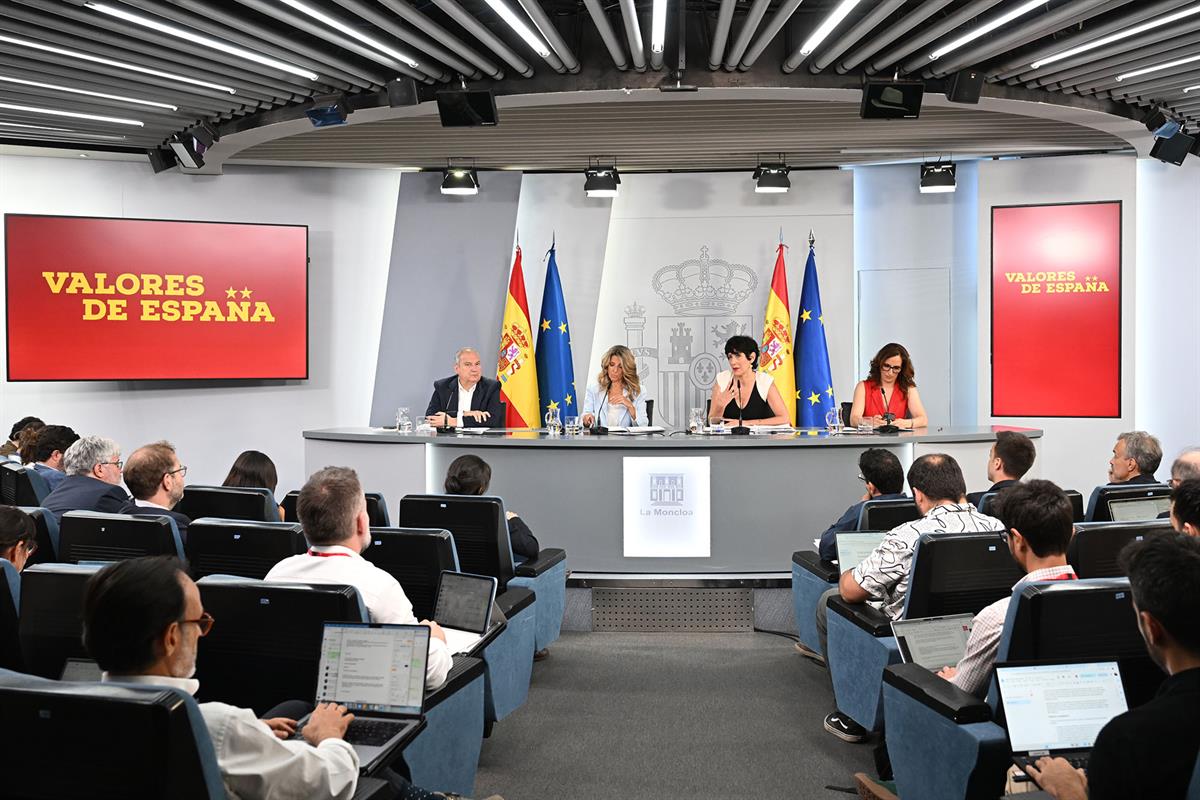 21/07/2026. Rueda de prensa tras el Consejo de Ministros. Los ministros Jordi Hereu, Yolanda Díaz, Elma Saiz y Mónica García, durante la rue...