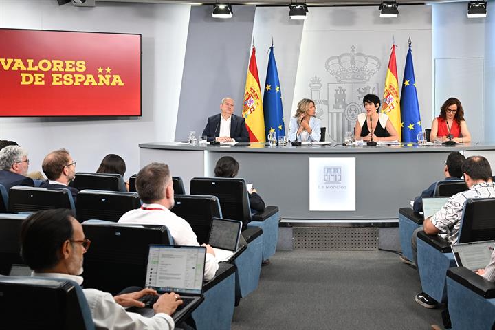 21/07/2026. Rueda de prensa tras el Consejo de Ministros. Los ministros Jordi Hereu, Yolanda Díaz, Elma Saiz y Mónica García, durante la rue...