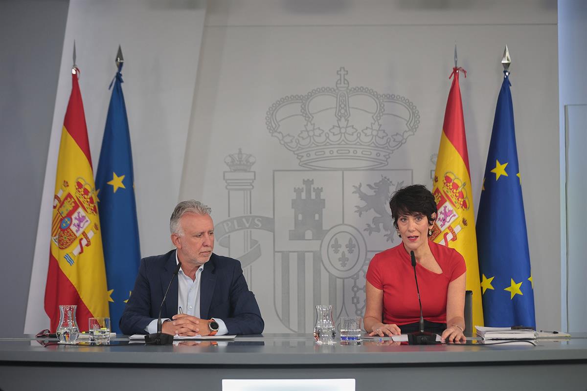 22/09/2026. Rueda de prensa tras el Consejo de Ministros. El ministro de Política Territorial y Memoria Democrática, Ángel Víctor Torres, y ...