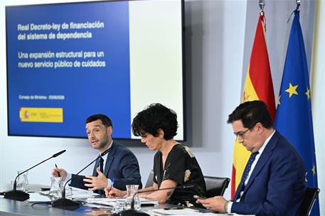 23/06/2026. Rueda de prensa tras el Consejo de Ministros: Bustinduy, Saiz y López. El ministro de Derechos Sociales, Consumo y Agenda 2030, ...