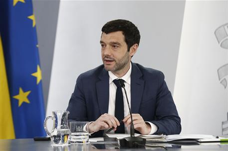 24/02/2026. Rueda de prensa tras el Consejo de Ministros: Pablo Bustinduy, Elma Saiz y Óscar López. El ministro de Derechos Sociales, Consum...