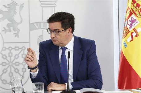 24/02/2026. Rueda de prensa tras el Consejo de Ministros: Pablo Bustinduy, Elma Saiz y Óscar López. El ministro para la Transformación Digit...