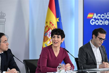 24/03/2026. Rueda de prensa tras el Consejo de Ministros: José Manuel Albares, Elma Saiz y Carlos Cuerpo. El ministro de Asuntos Exteriores,...